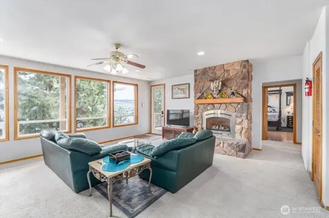 7371 Ridgeview Drive Chelan WA 98816