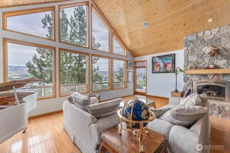 7371 Ridgeview Drive Chelan WA 98816