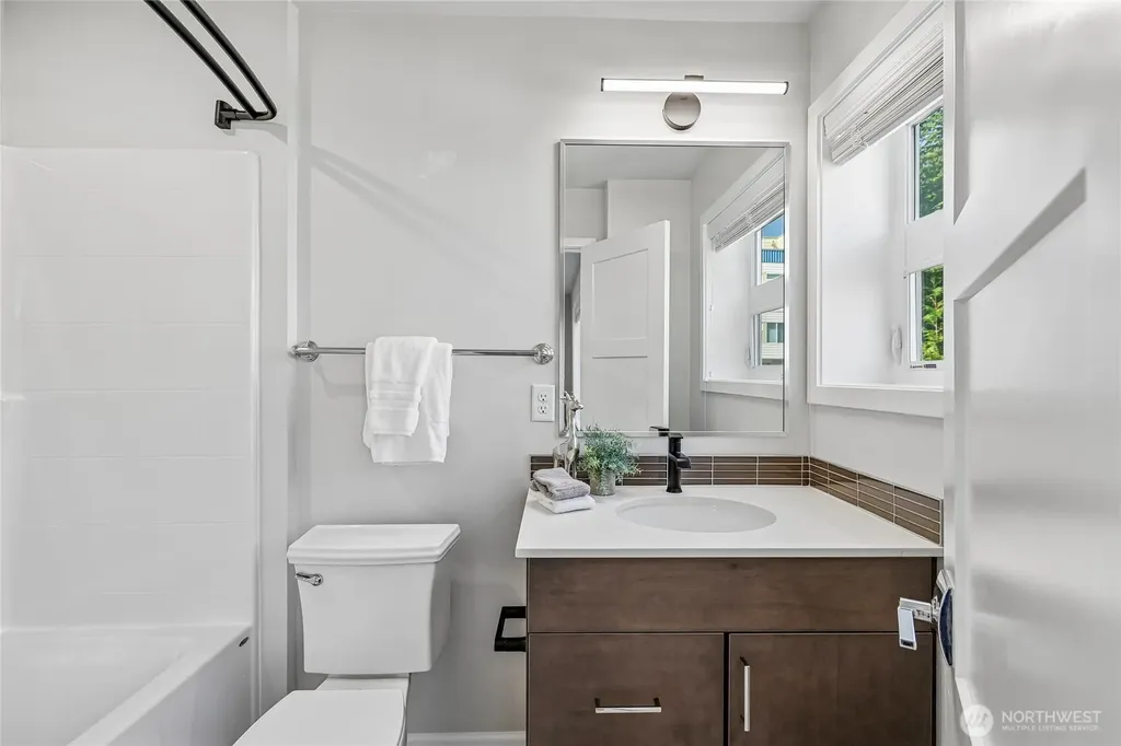 12120 76th Way NE Kirkland WA 98034