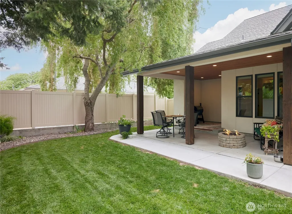 865 NE Makiah Court College Place WA 99324