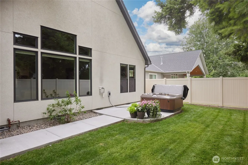 865 NE Makiah Court College Place WA 99324
