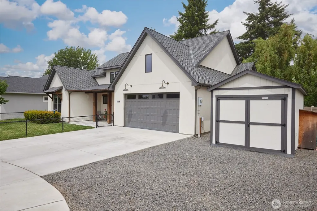 865 NE Makiah Court College Place WA 99324
