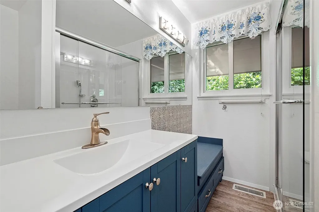 4973 Glenwood Road SW Port Orchard WA 98367