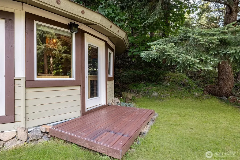 1217 Jamison Street Lummi Island WA 98262