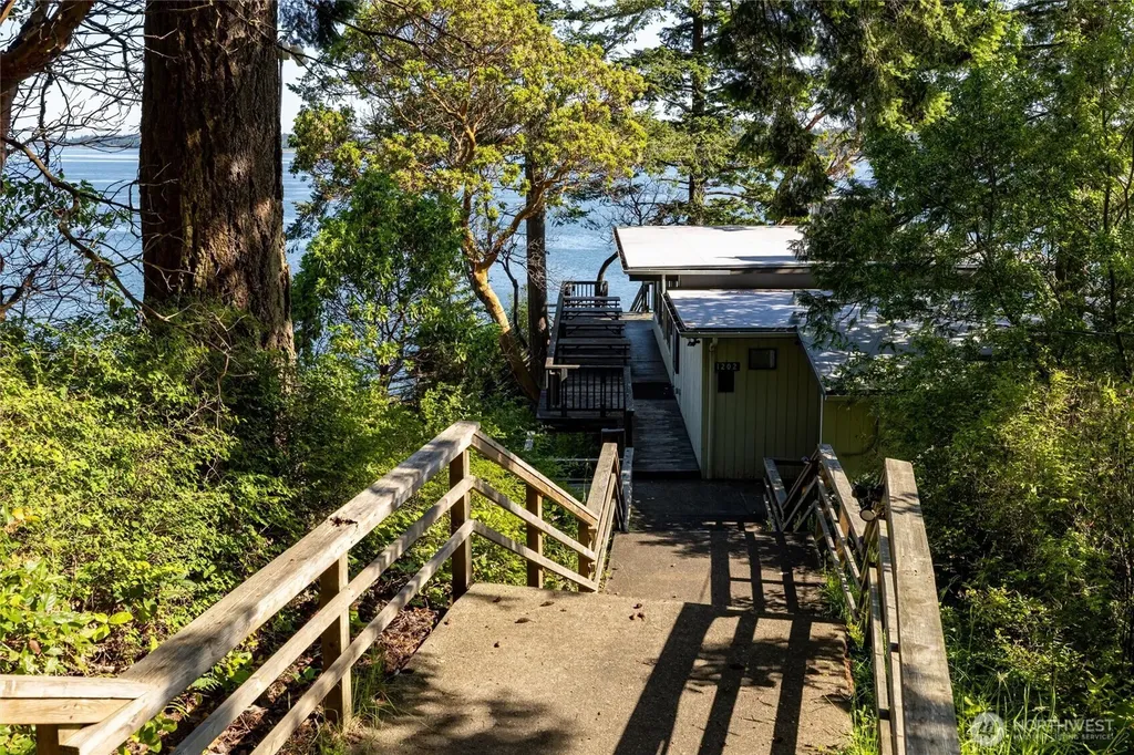 1217 Jamison Street Lummi Island WA 98262