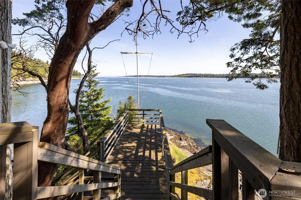1217 Jamison Street Lummi Island WA 98262