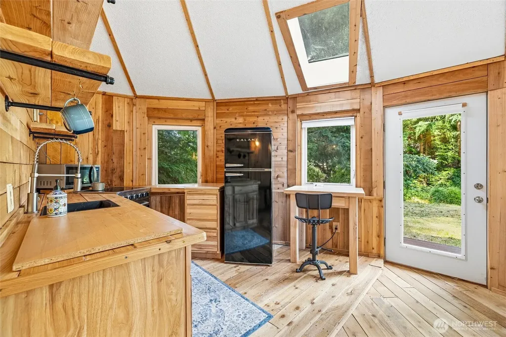 1217 Jamison Street Lummi Island WA 98262