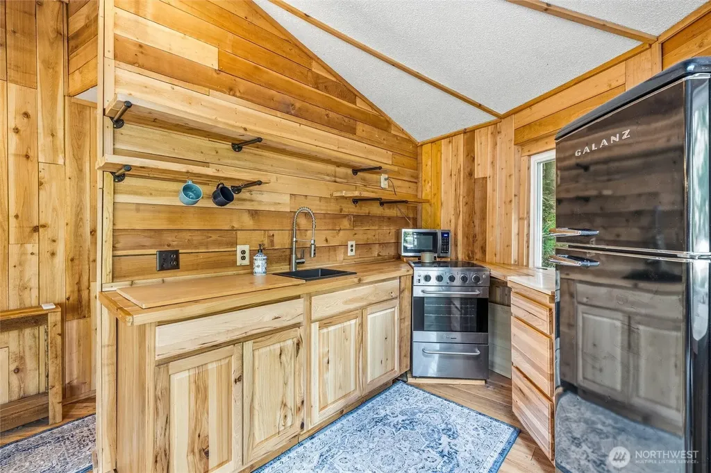1217 Jamison Street Lummi Island WA 98262