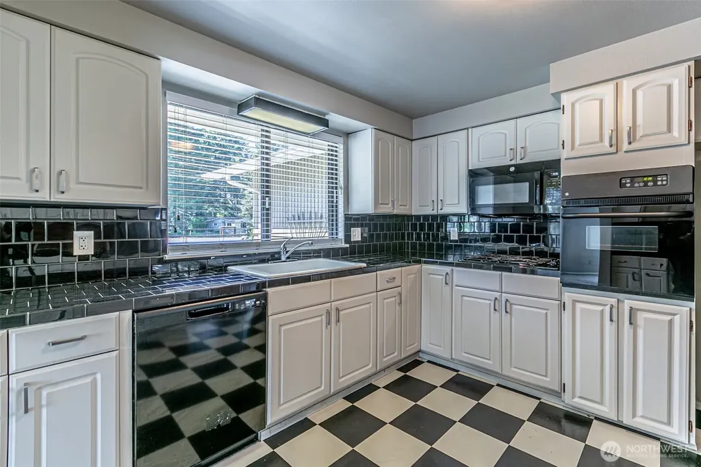 2524 70th Avenue SW Tumwater WA 98512