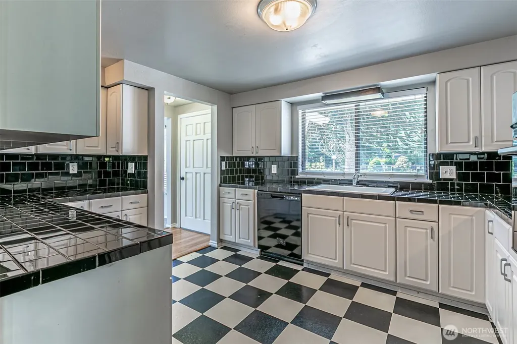2524 70th Avenue SW Tumwater WA 98512