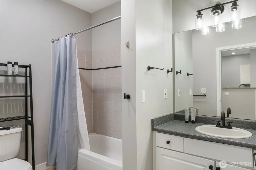 2415 2nd Avenue Seattle WA 98121