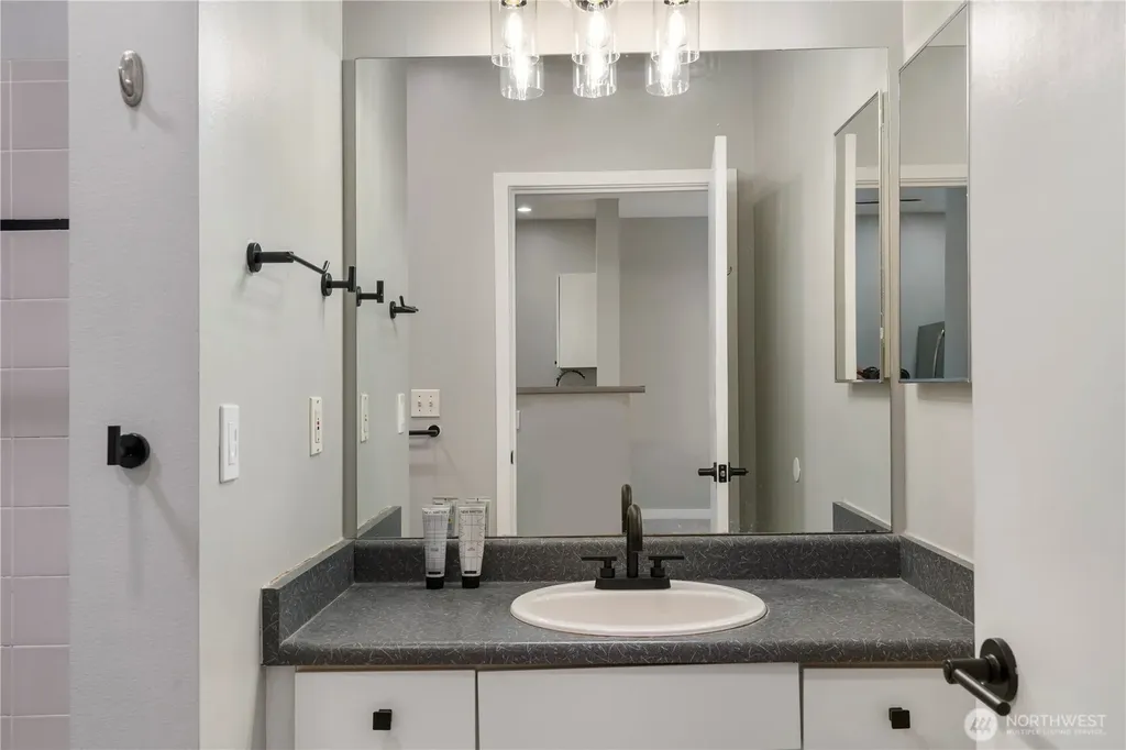 2415 2nd Avenue Seattle WA 98121
