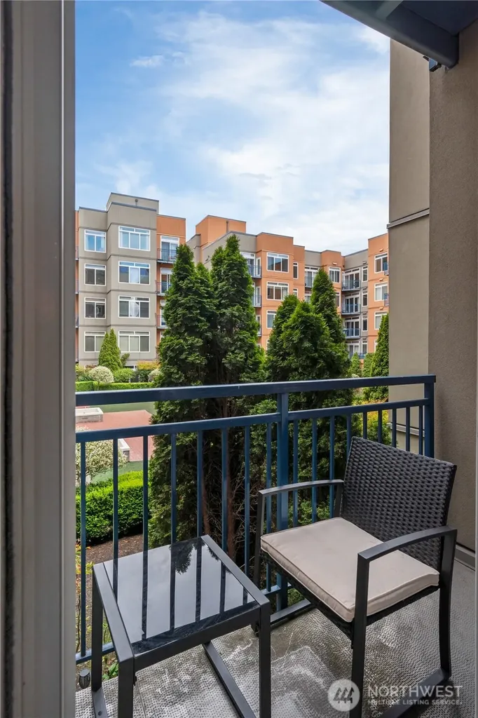 2415 2nd Avenue Seattle WA 98121
