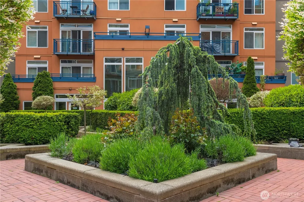 2415 2nd Avenue Seattle WA 98121