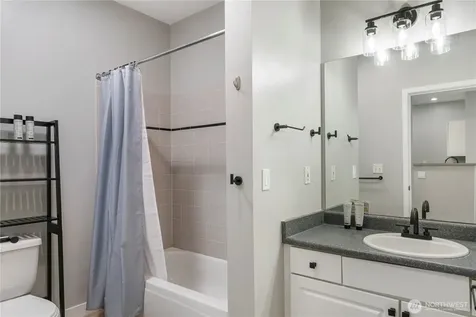 2415 2nd Avenue Seattle WA 98121