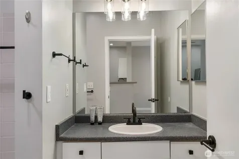 2415 2nd Avenue Seattle WA 98121