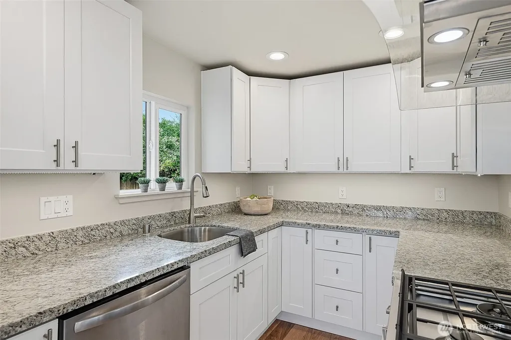 3122 Oas Drive W University Place WA 98466