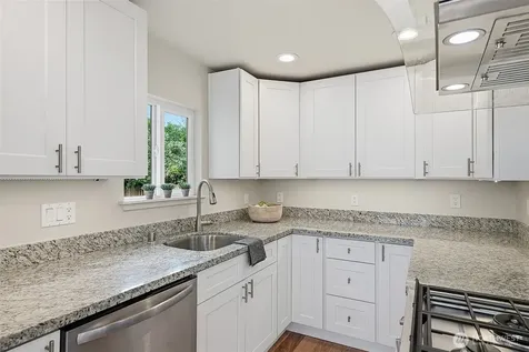 3122 Oas Drive W University Place WA 98466