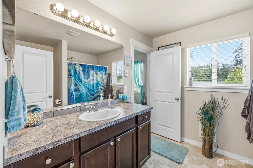 1420 E Gateway Heights Loop Sedro Woolley WA 98284