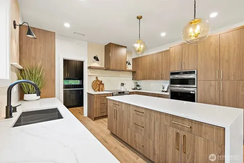 1238 9th Street SW Puyallup WA 98371