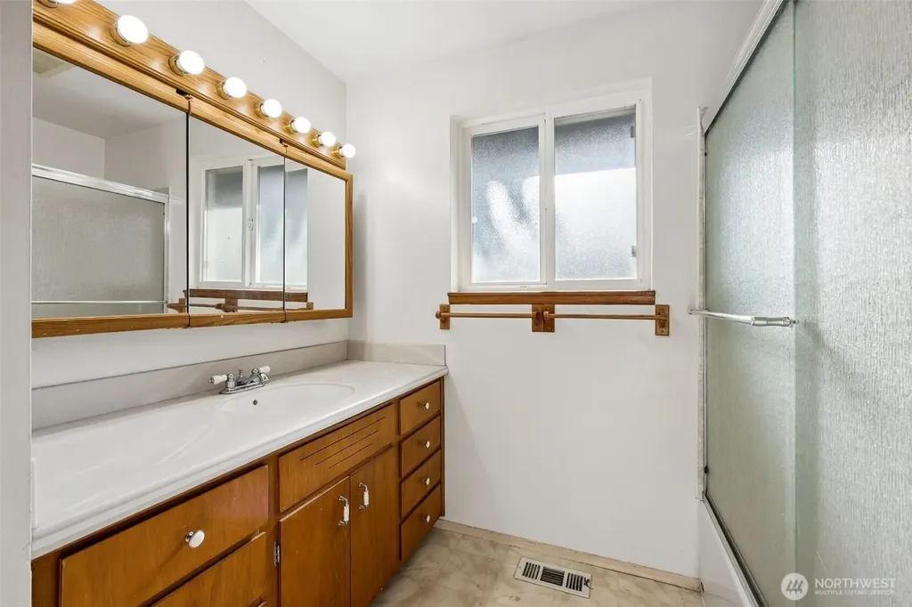 19648 105th Avenue SE Renton WA 98055
