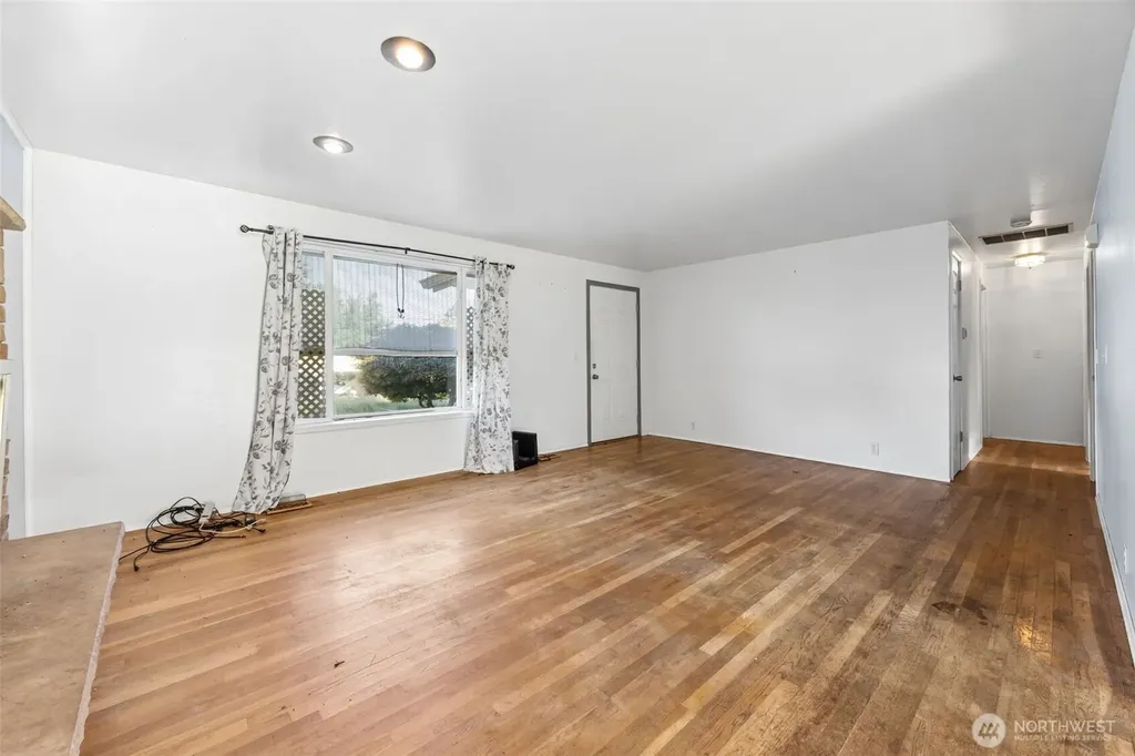 19648 105th Avenue SE Renton WA 98055