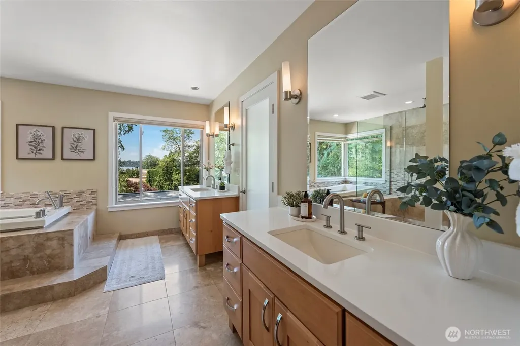 3225 W Mercer Way Mercer Island WA 98040