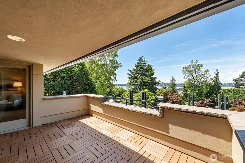 3225 W Mercer Way Mercer Island WA 98040