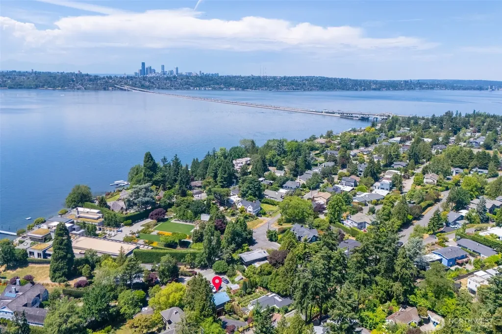 3225 W Mercer Way Mercer Island WA 98040