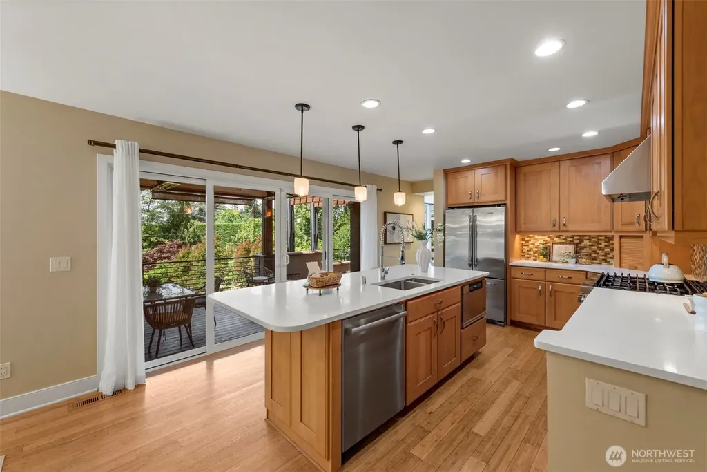 3225 W Mercer Way Mercer Island WA 98040