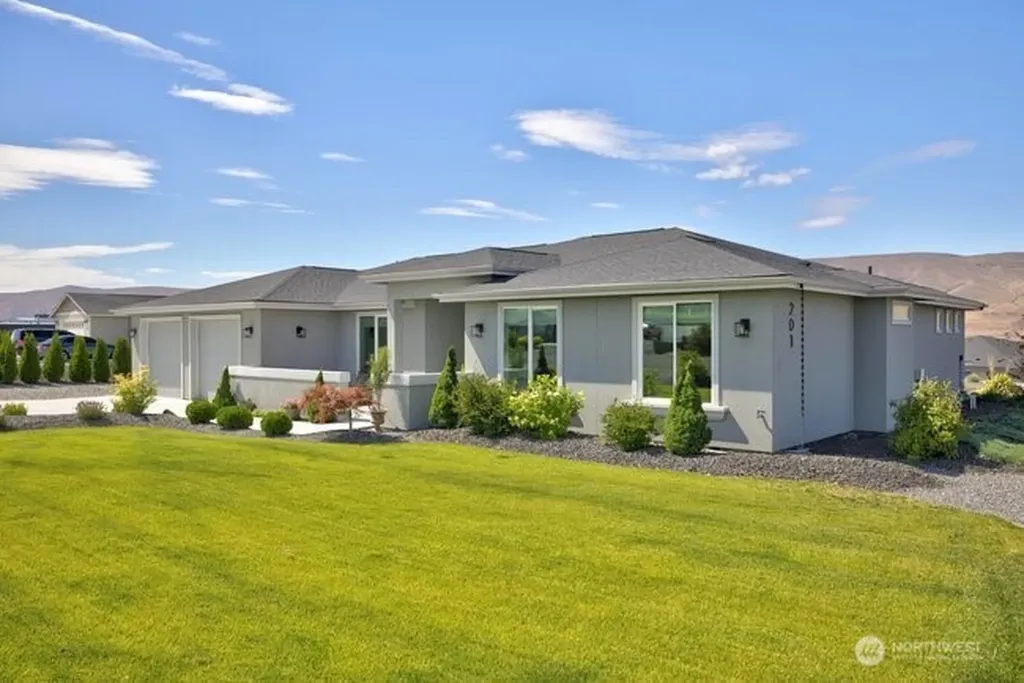 201 Clayton Place SW Mattawa WA 99349