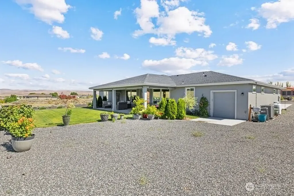 201 Clayton Place SW Mattawa WA 99349