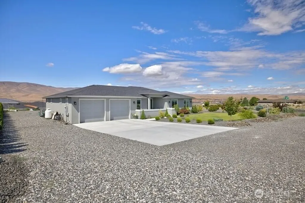 201 Clayton Place SW Mattawa WA 99349