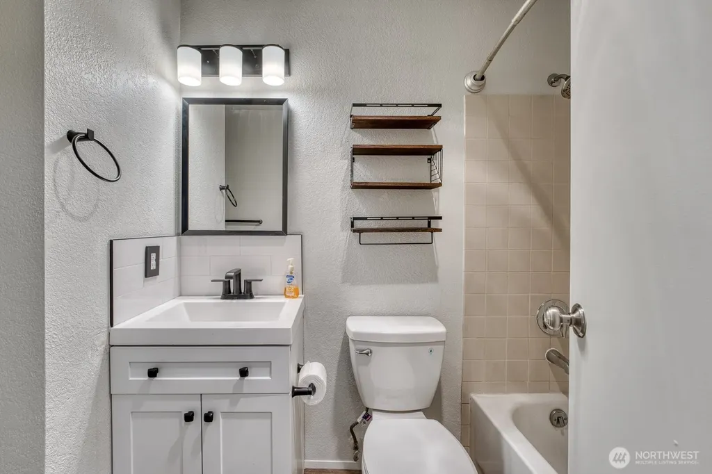 7792 Skansie Avenue Gig Harbor WA 98335