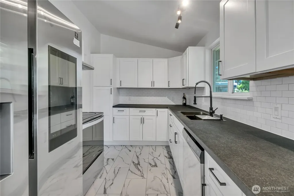 18504 38th Avenue S Seatac WA 98188