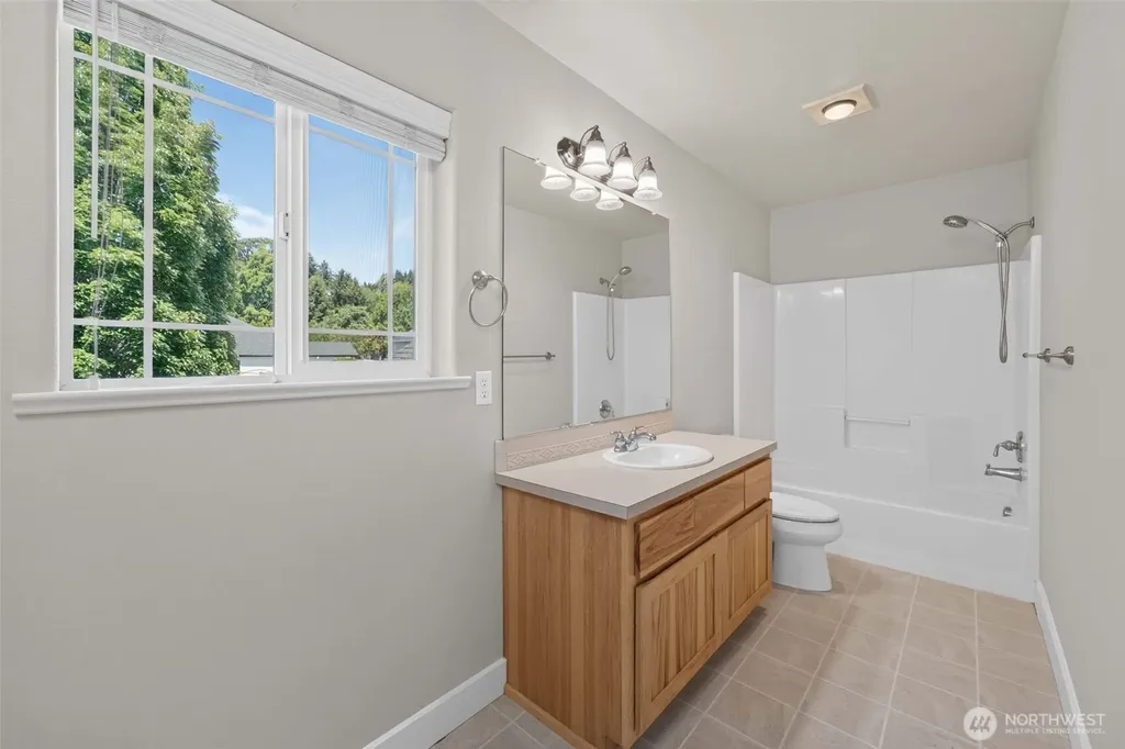 722 E 18th Street La Center WA 98629