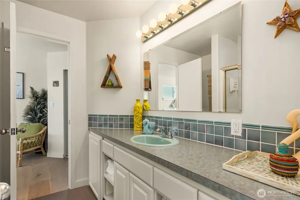 27865 Sandy Beach Lane NE Kingston WA 98346