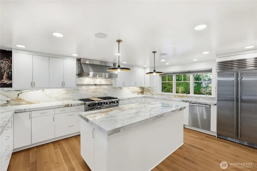 37 Tatoosh Key Bellevue WA 98006