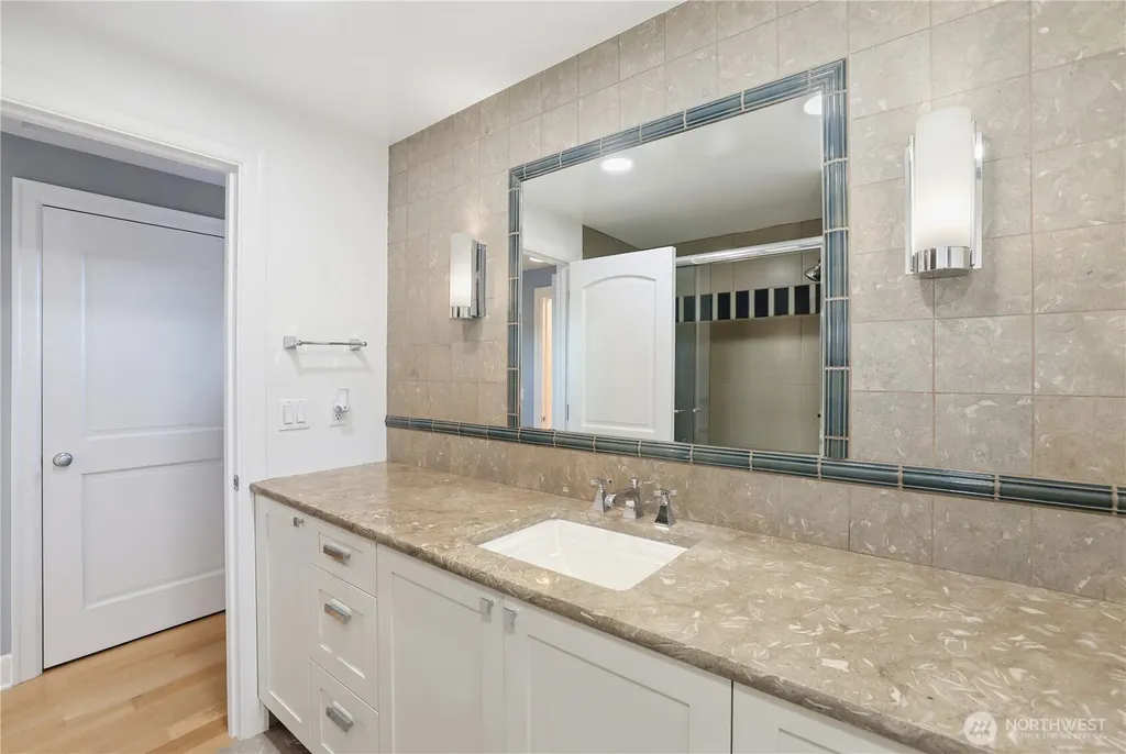 37 Tatoosh Key Bellevue WA 98006