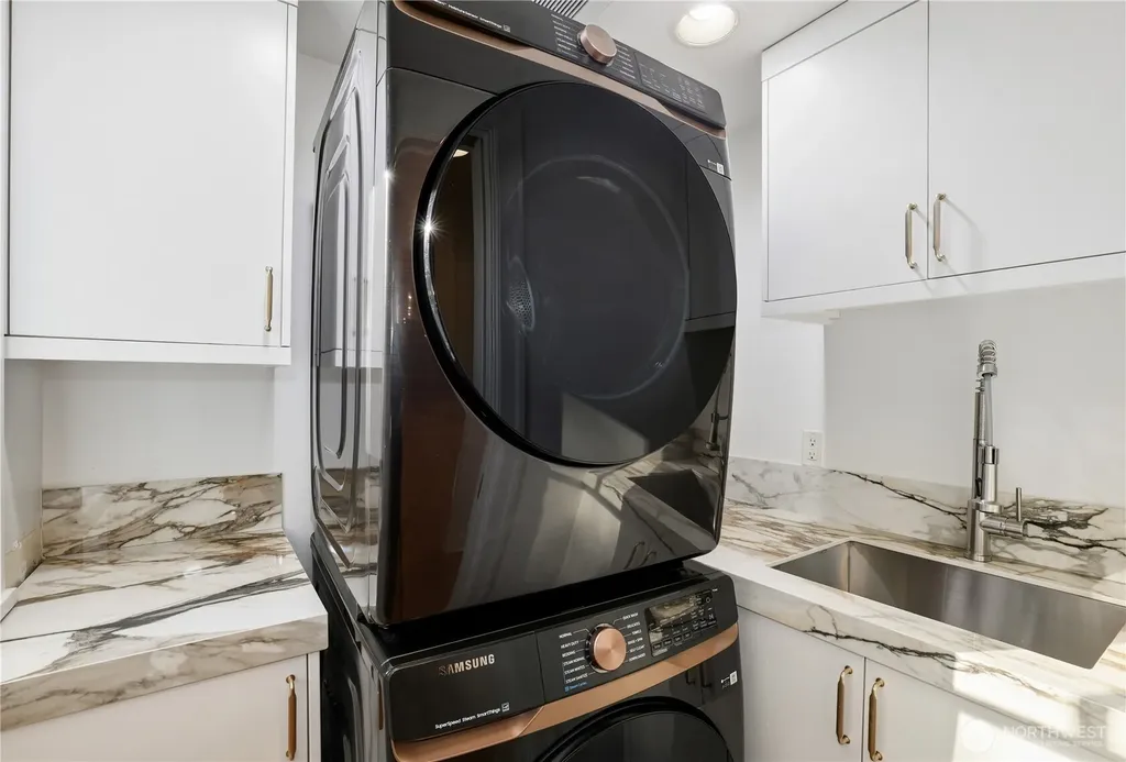 37 Tatoosh Key Bellevue WA 98006