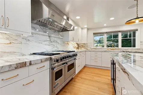 37 Tatoosh Key Bellevue WA 98006