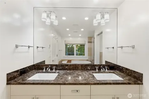 37 Tatoosh Key Bellevue WA 98006