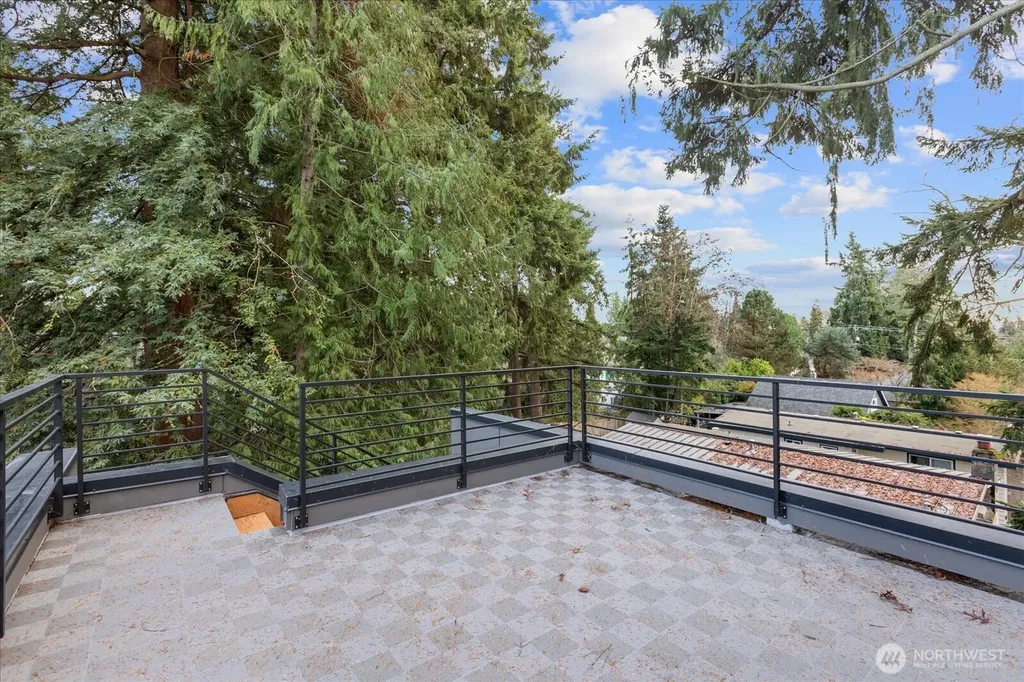 10736 Interlake Avenue N Seattle WA 98133
