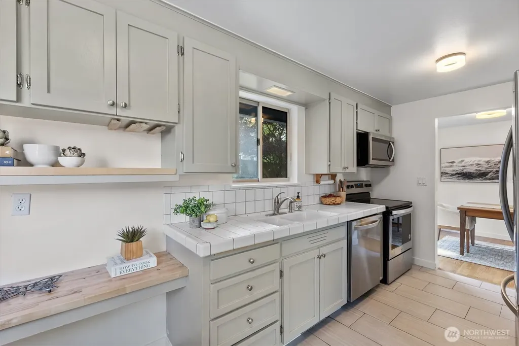 15837 7th Avenue SW Burien WA 98166