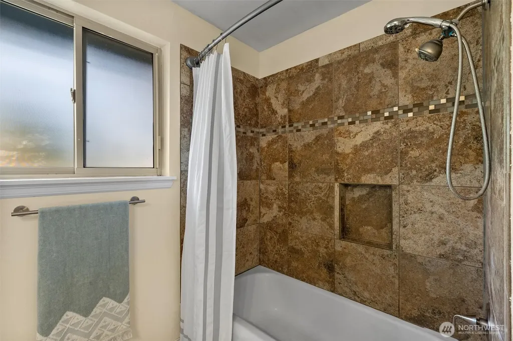15837 7th Avenue SW Burien WA 98166