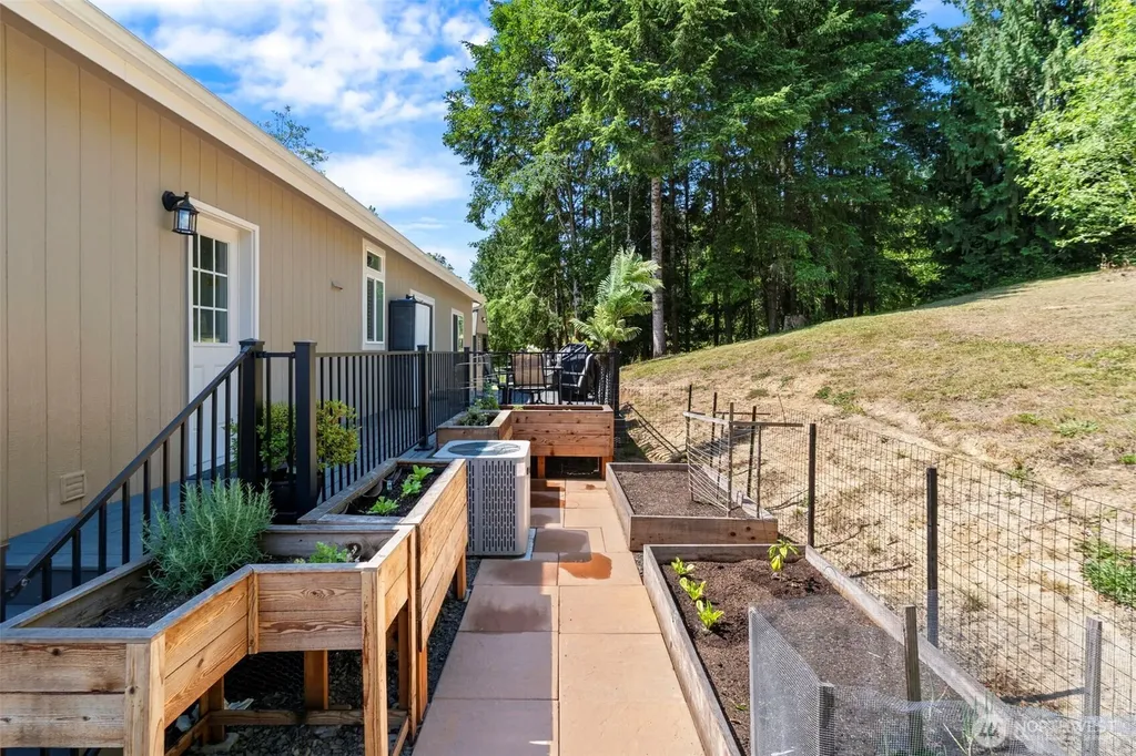 458 N 50th Avenue Longview WA 98632