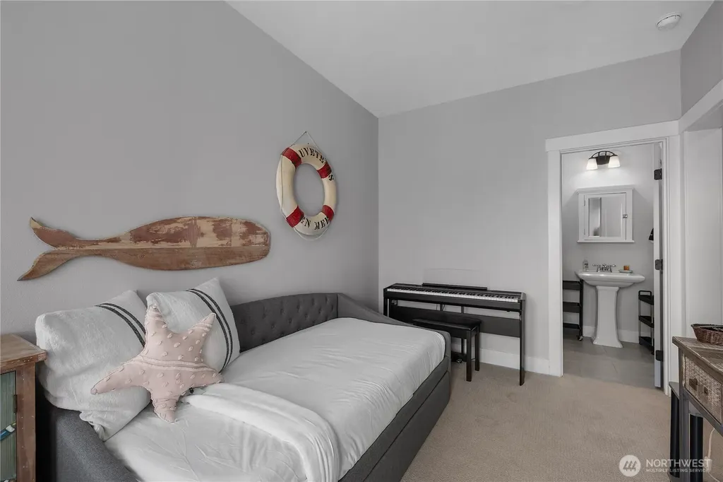 61 Horizon Street Pacific Beach WA 98571
