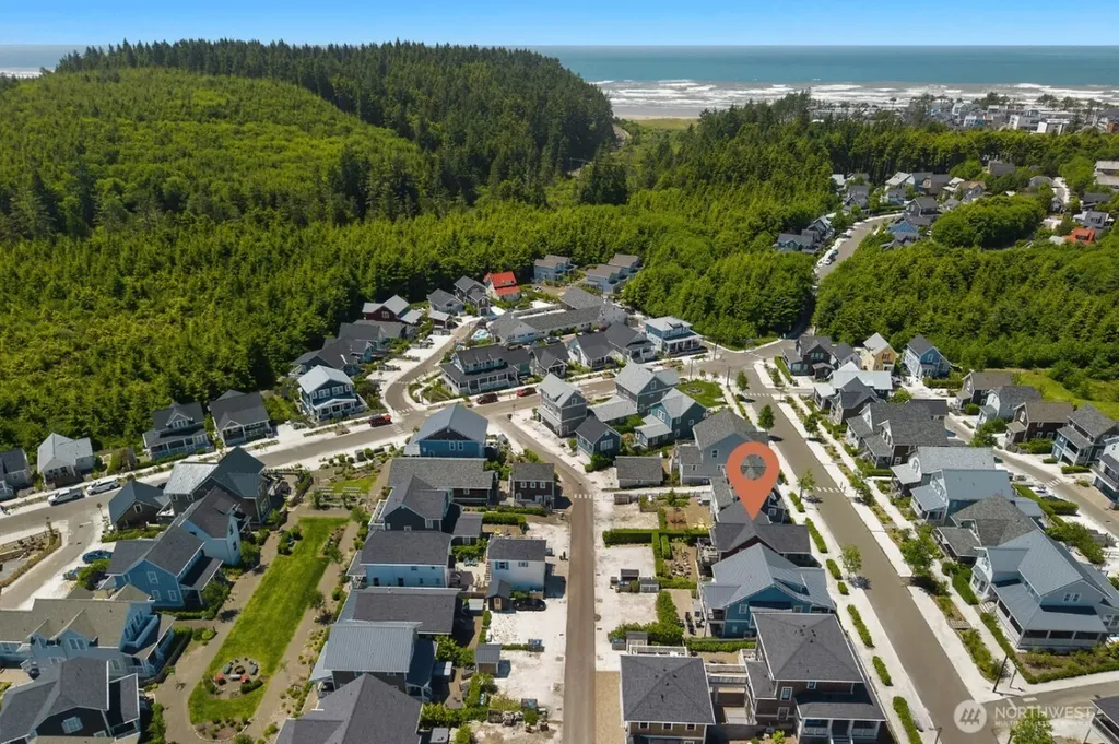 61 Horizon Street Pacific Beach WA 98571