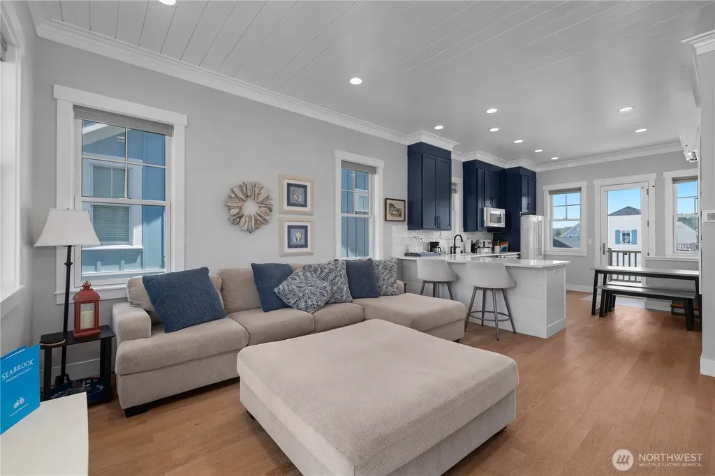 61 Horizon Street Pacific Beach WA 98571