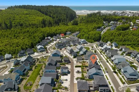 61 Horizon Street Pacific Beach WA 98571